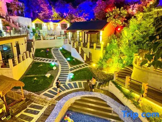 Shiyue Shanman Garden Hot Spring Resort Hotel