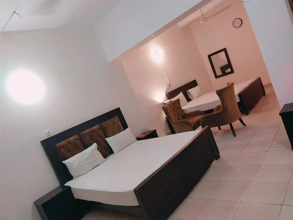 Hotel Twenty One Gulberg