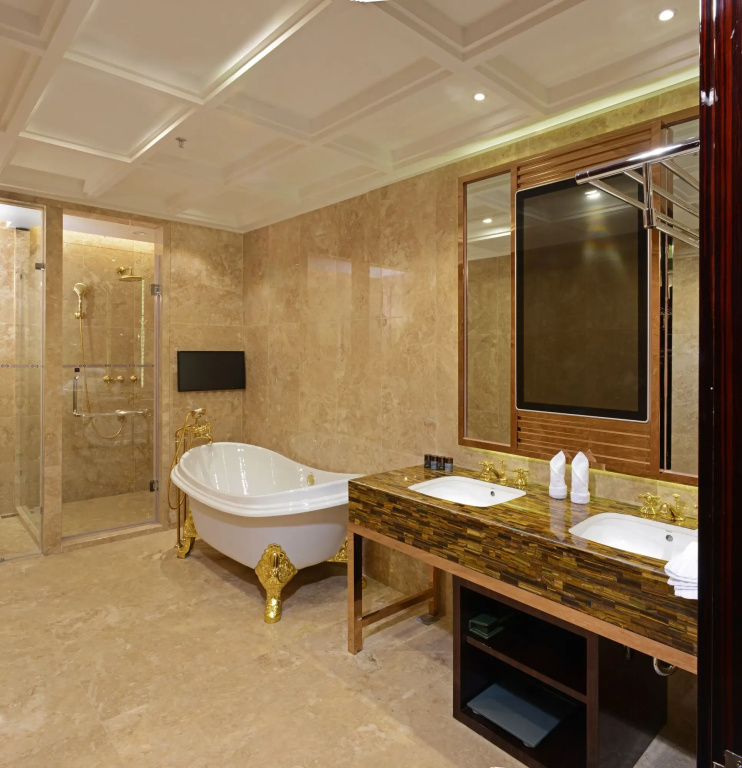 Menshine Gloria Plaza Hotel