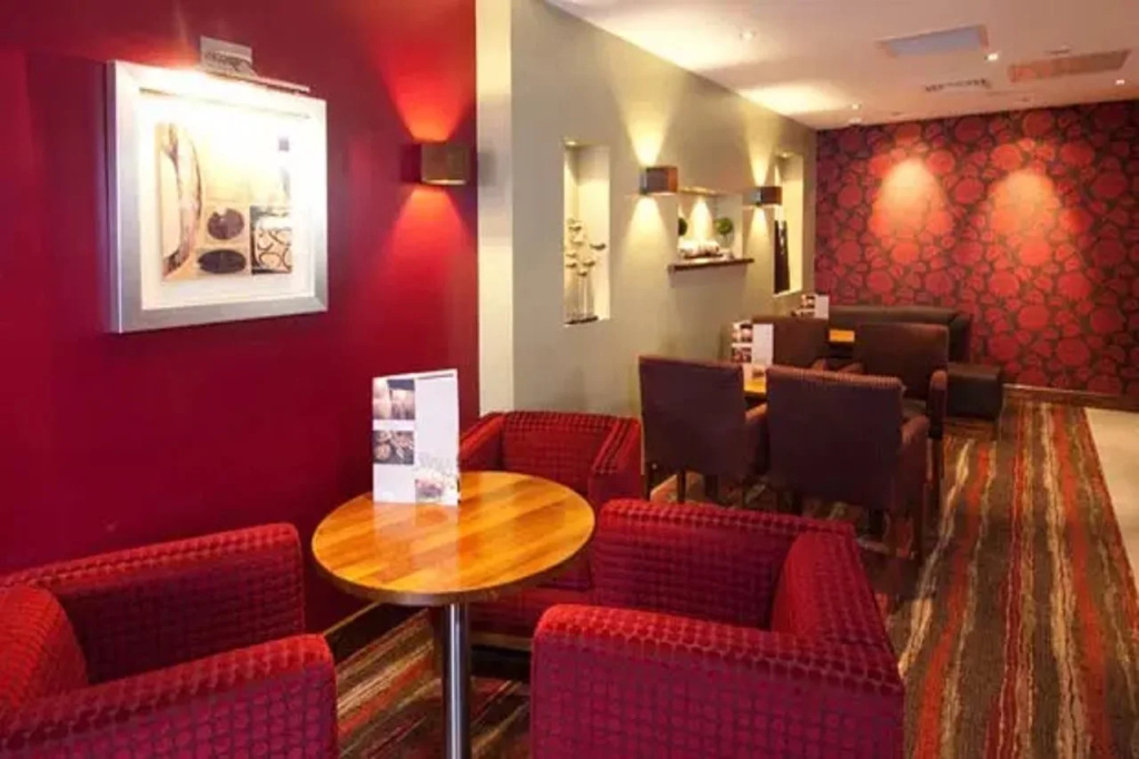 Premier Inn Sunbury - Kempton Park