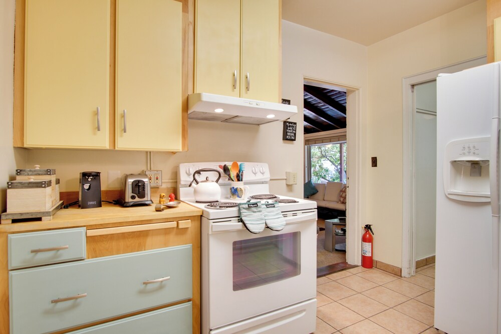 5 Mi to Dtwn: Tuscon Escape w/ Yard & Patio!