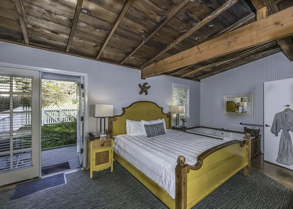 Inn at Schoolhouse Creek