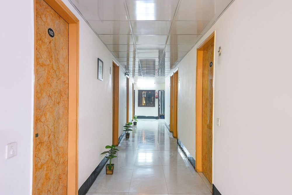 FabHotel Moody Inn Kalkaji