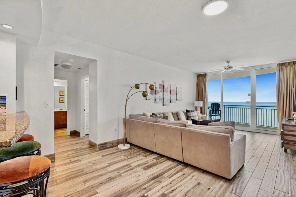 AQUA RESORT! Beachfront, 3 BR Condo! 2BR Beach Front! Sleeps 7! Free Beach Chairs