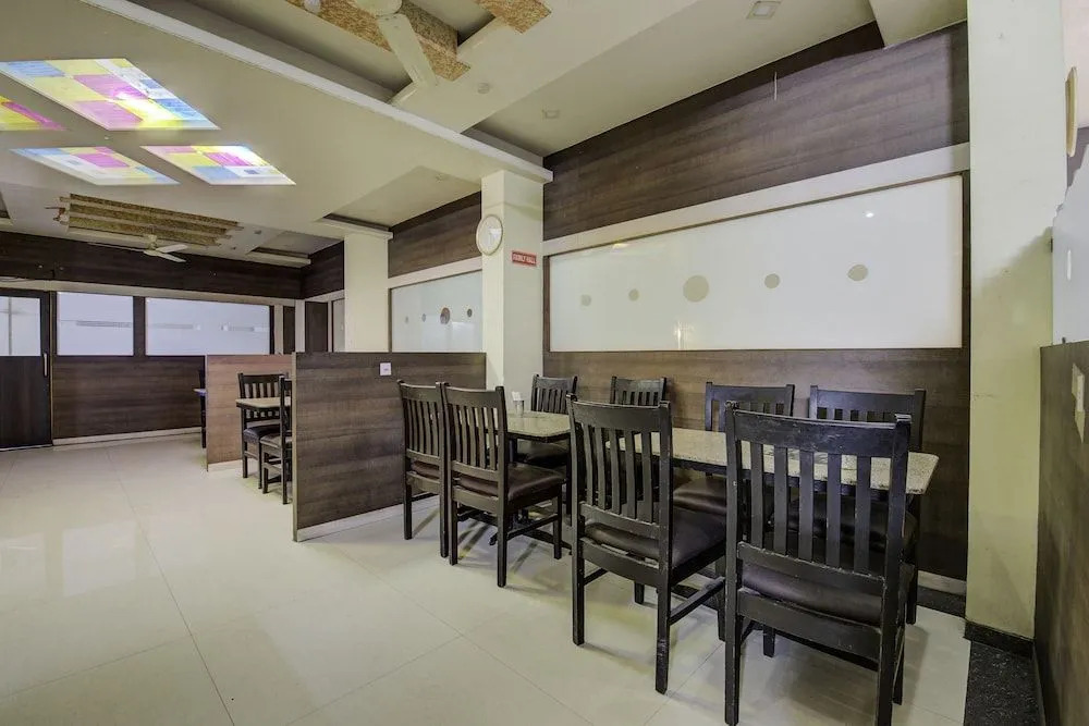 OYO 24125 Hotel Aakash