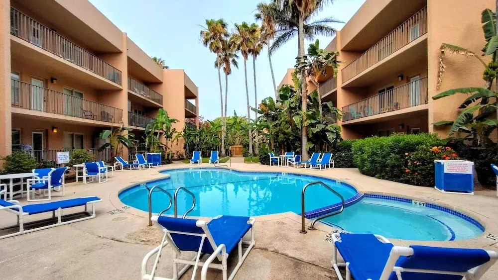 Beachview 105 Minium 2 Bedroom Condo by RedAwning