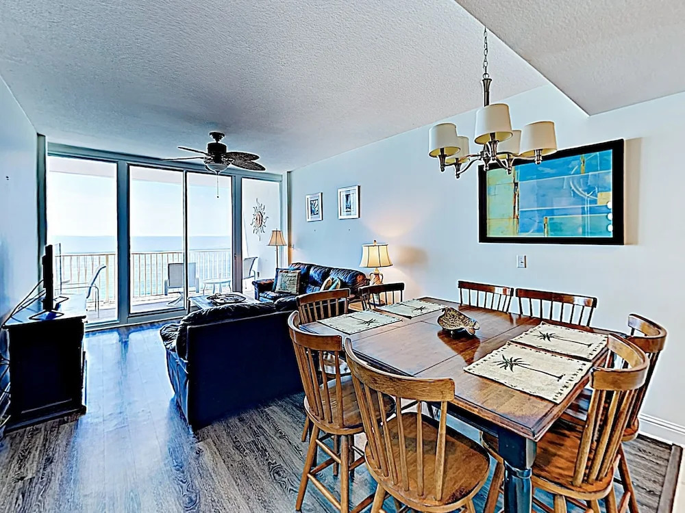 New Listing! Lighthouse W/ Gulfside Pools 2 Bedroom Condo