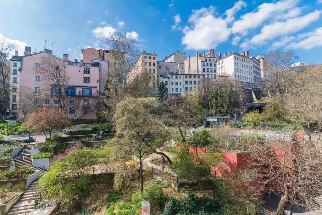 SLO Hostel Lyon les Pentes