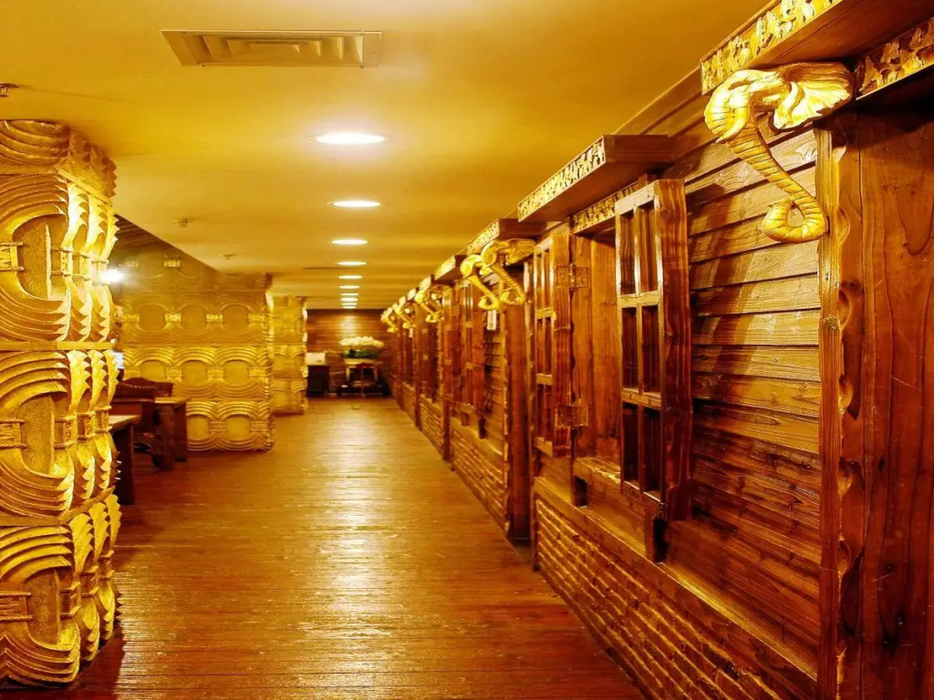 Western Royal Palace Hotel