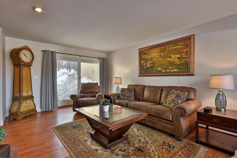 Skiers! Fox Hollow 2br/2ba Condo. Across From Pico, Minutes To Killington 2 Bedroom Condo