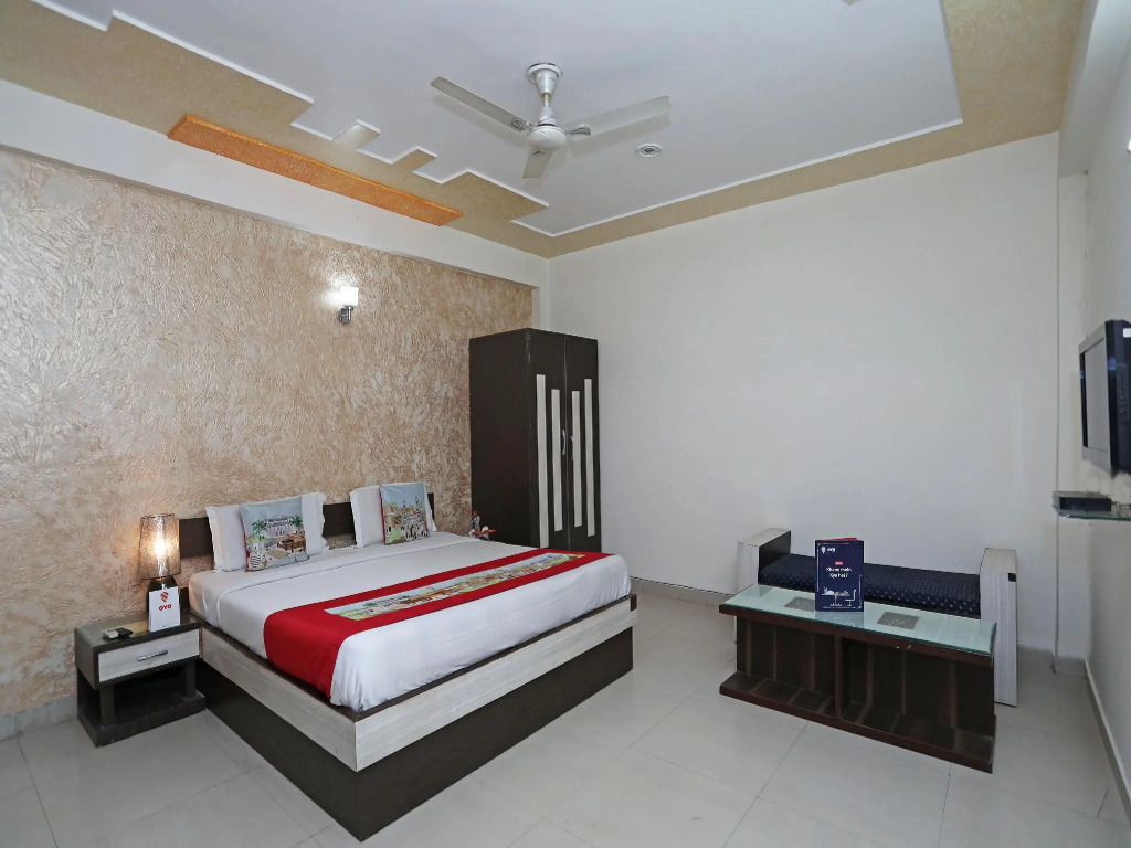 OYO 11005 Hotel Shanti Palace