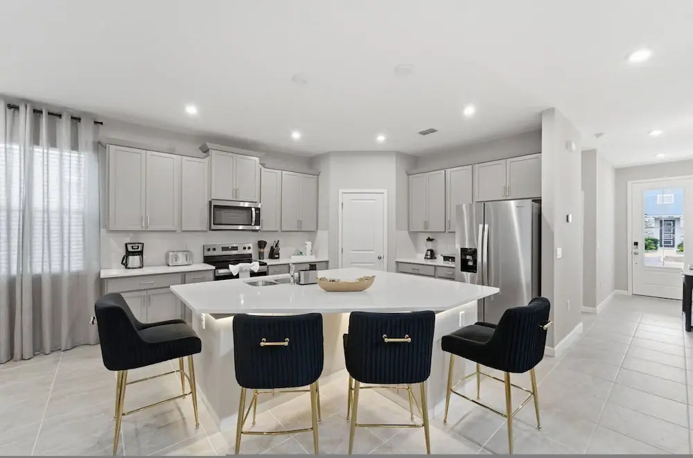 Luxury 7BR at Solara w Pool Cinema Game Room
