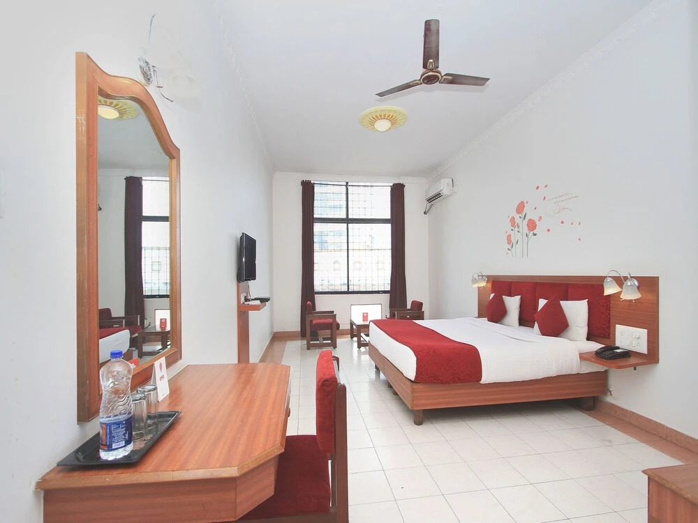 OYO 10632 Hotel Brigade Royal