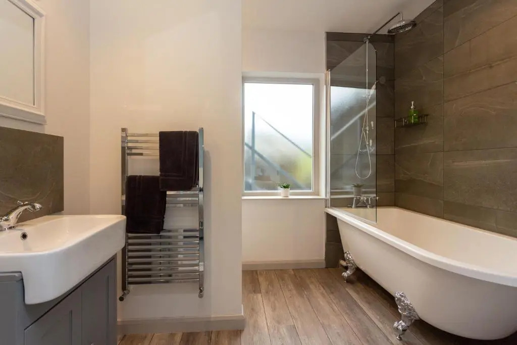 Howgills House - Sole use with 2 Hot Tubs in Yorkshire countryside location
