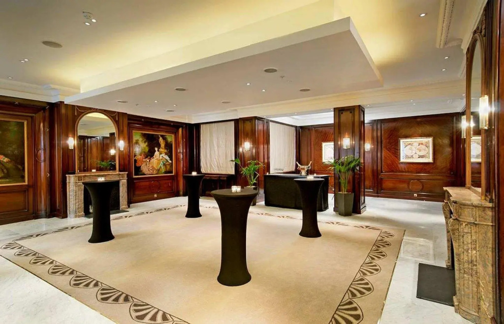 The Waldorf Hilton