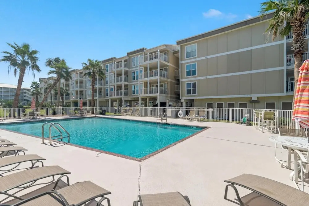 Portside 108- On Ole River Bring Boat Pool