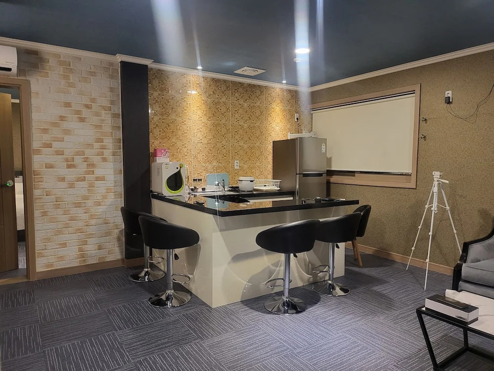 GoldenRoot Hotel in Gimhae