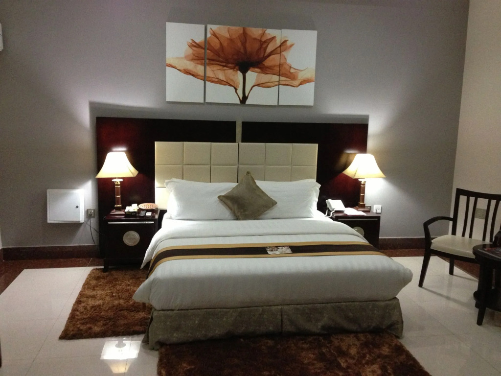 GrandBee Suites