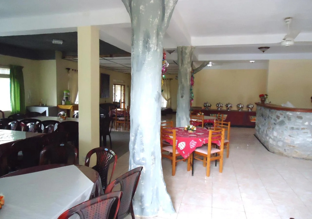 Lions Den Hotel