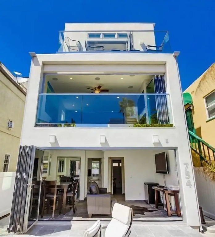 Newest House On The Court Leed Platinum Certified, Great for Groups and Families