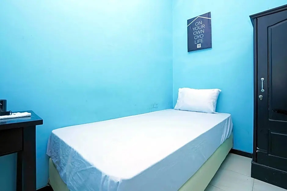 OYO Life 2905 Kost Semampir Tengah Near RSU Premier Surabaya Kota Surabaya