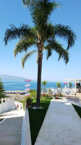 'Hasta La Vista' Saranda Penthouse Apartment