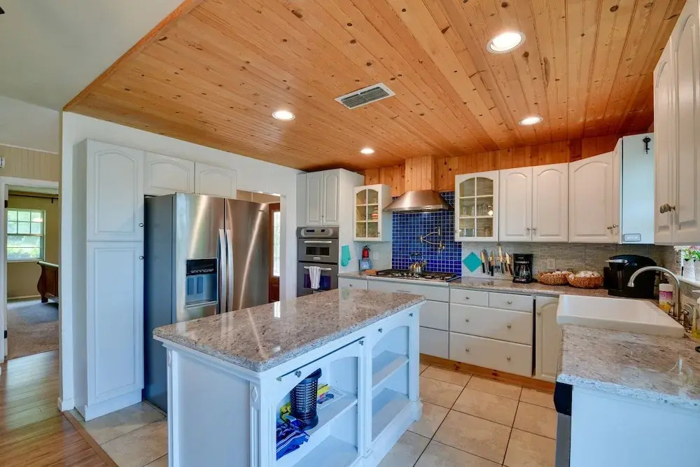 Sunny Lakefront Family Paradise w/ Deck & 2 Kayaks