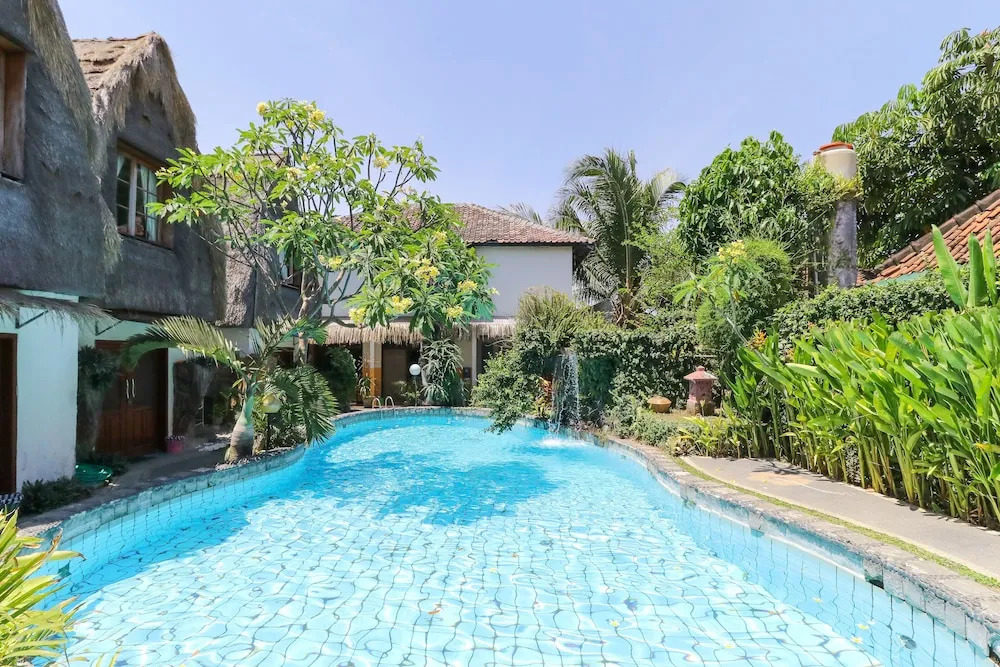 Neo Bintang Bungalow Cafe and Pool