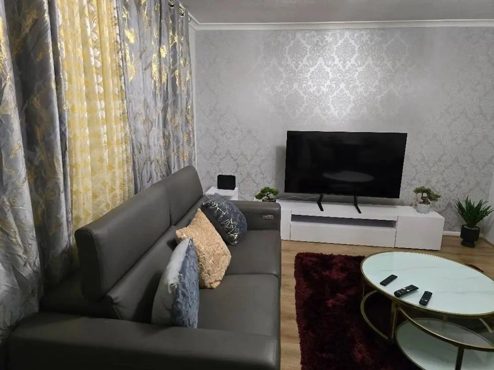 Hornchurch Cozy 2-bed Flat With Street Parking