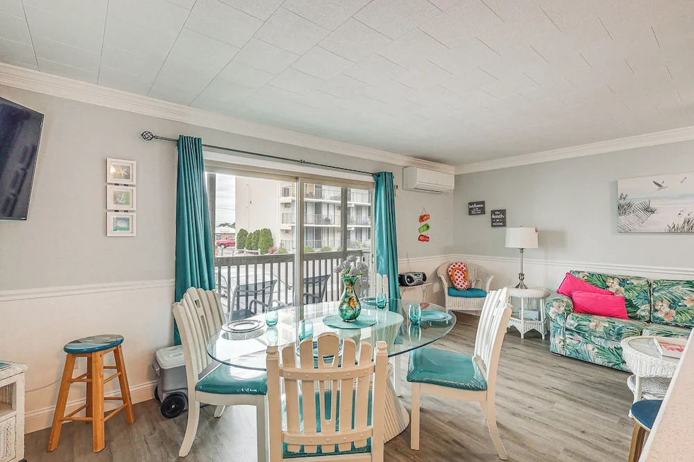 Steps to Sand! 1st-floor Family Unit in Ocean City