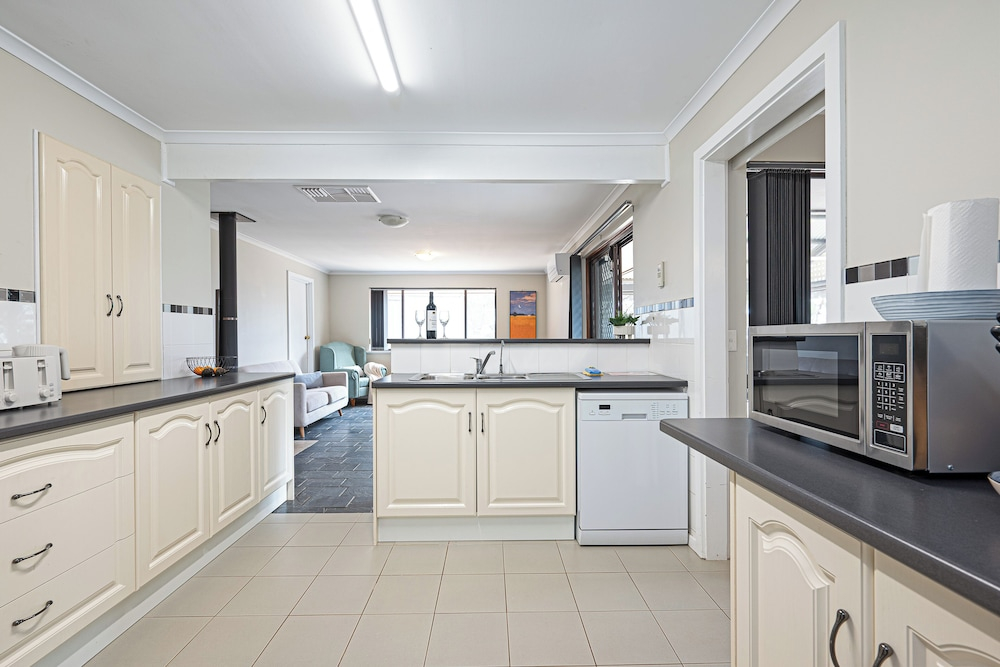 Villa Scalzi - 4-Bed Getaway