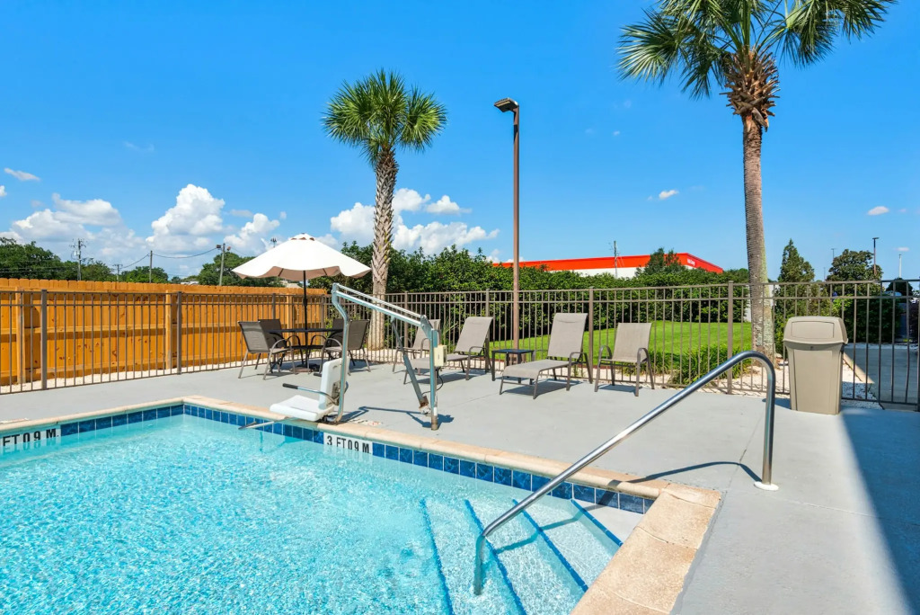 Hampton Inn & Suites Pensacola I-10 N at University Town Plaza