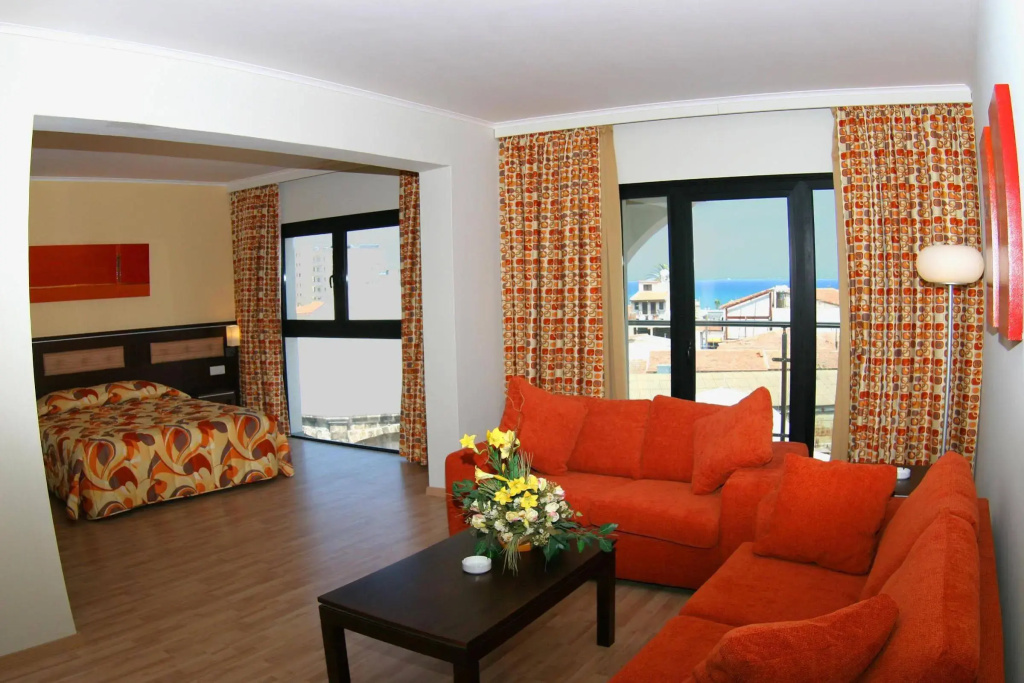 Livadhiotis City Hotel