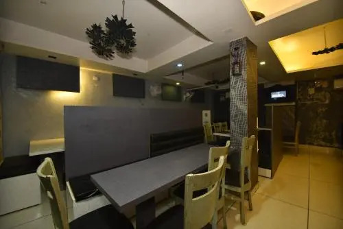 OYO 8950 Hotel Jhankar