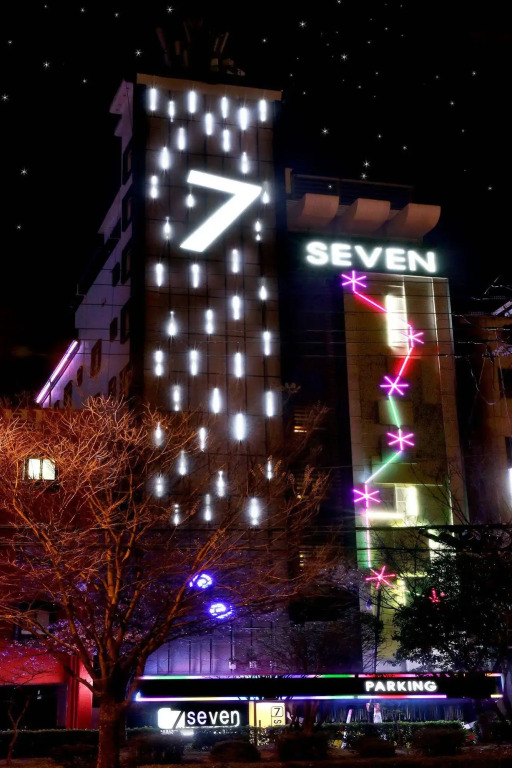 Seven Motel