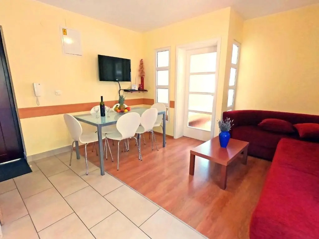 SOLARIS Modern & Comfortable Apartments with Free Private Parking