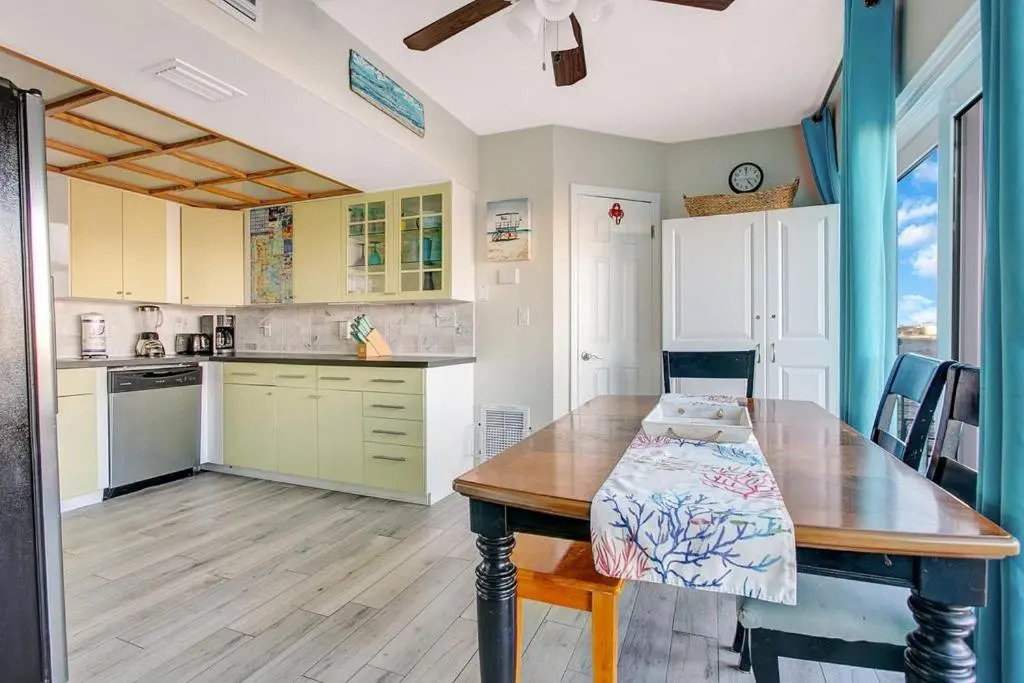 Five Palms Suite 105 - Daily - Weekly - Monthly