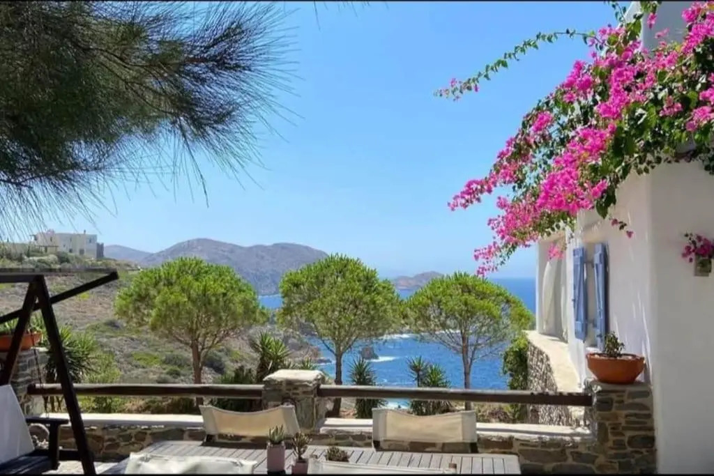 C & C _ Cycladic house with endless sea view