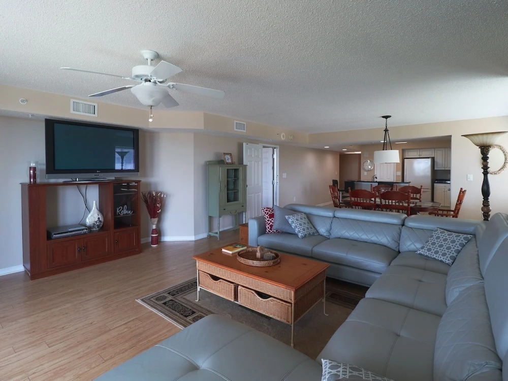 Yacht Club Villas #1-201