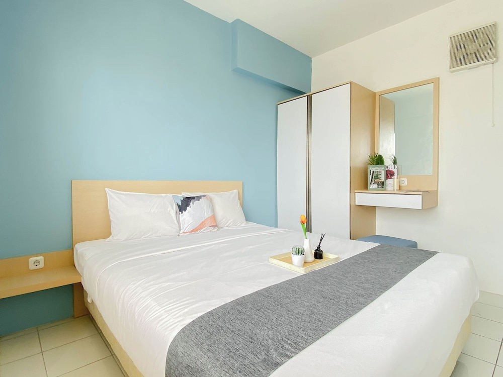Cozy With Blue Accent 2Br At Podomoro Golf View Apartment