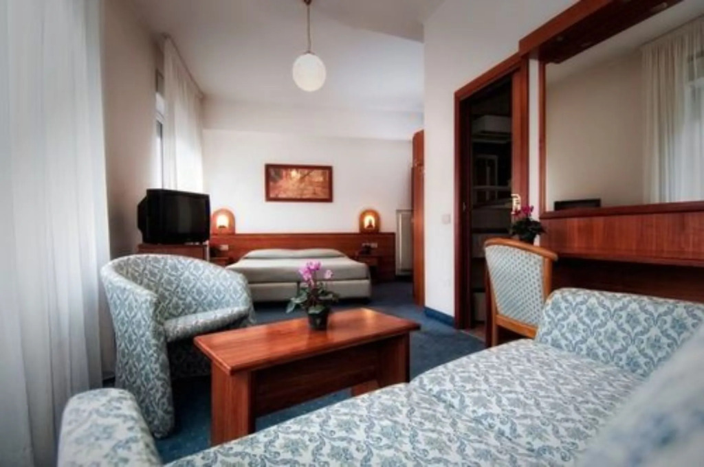 Hotel Everest