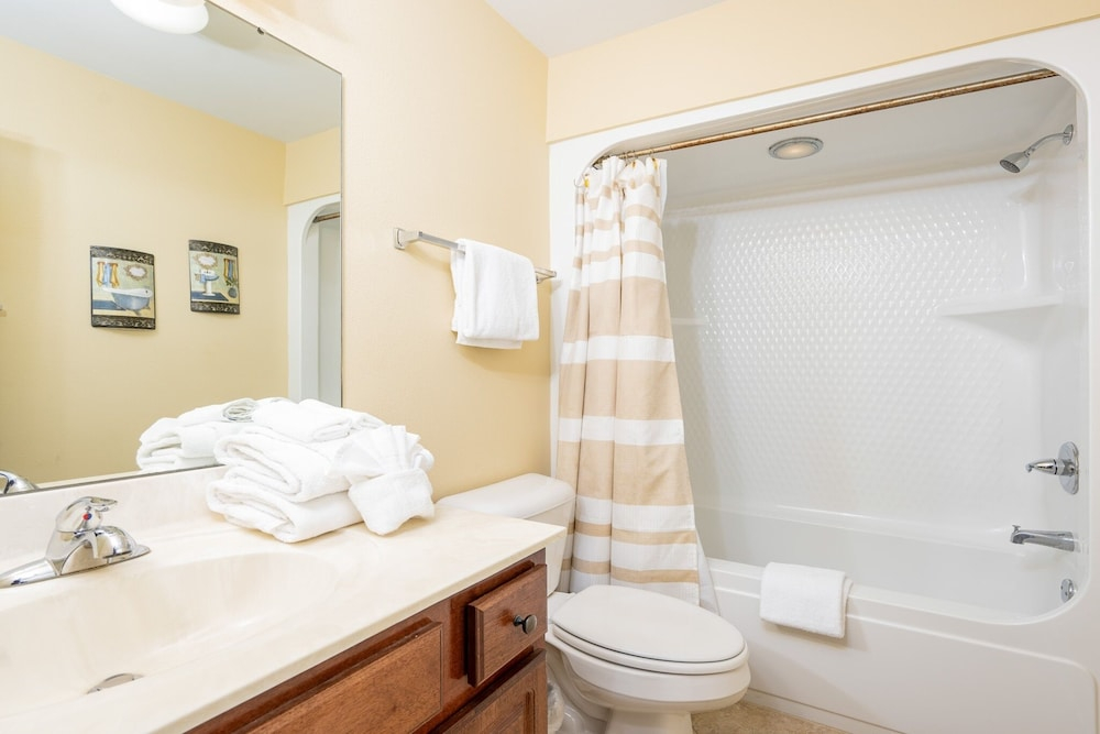 The Oasis 1203 Formerly Phoenix West Ii 1203 3 Bedroom Condo