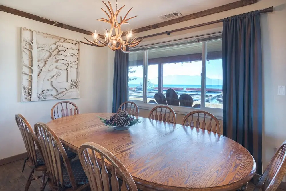 Lakefront Home, Private Hot Tub,marina..