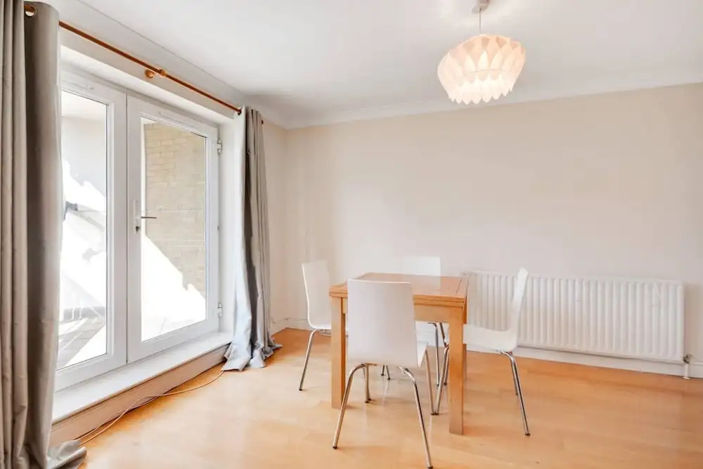 Modern 2bed, 2bath apt 1 Minute to Jubilee Line