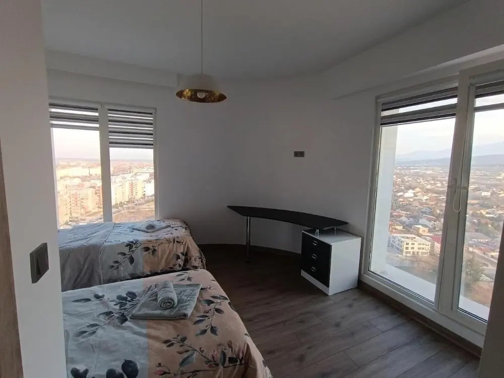18th Floor Condo With Pool & Fitness Center