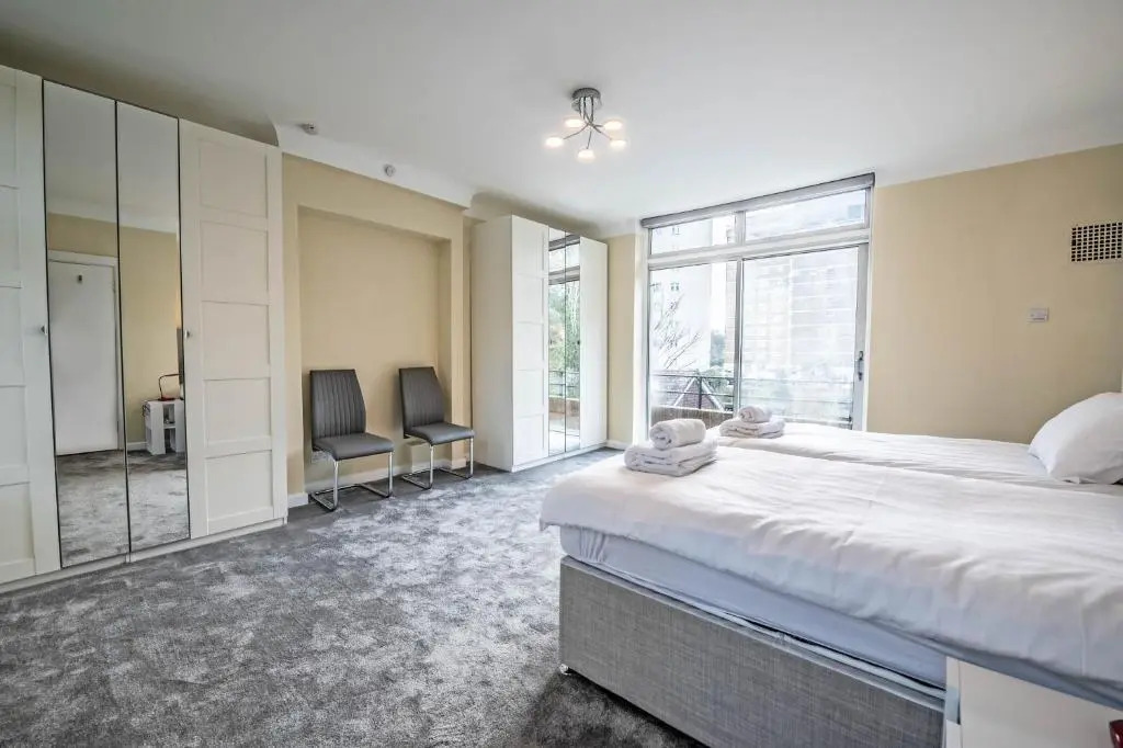 The Manor - Large Luxury home in Bournemouth - Sleeps 12+