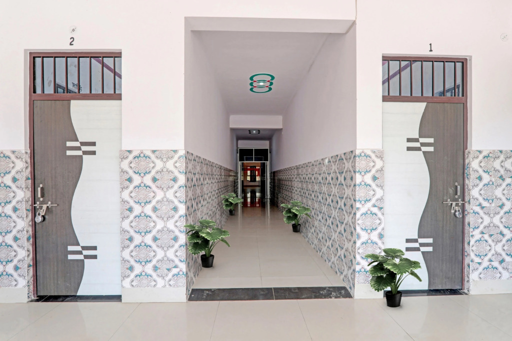 Oyo 84015 Guru Krapa Marriage Lawn
