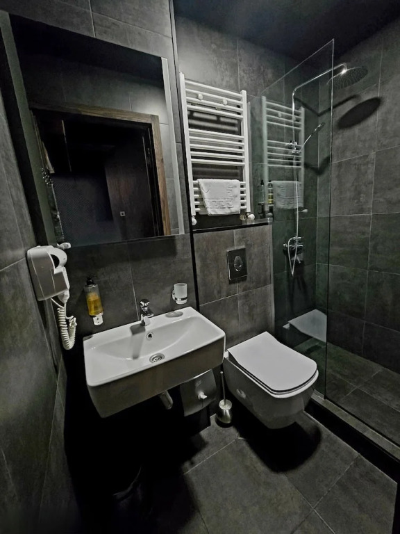 Apart Hotel West
