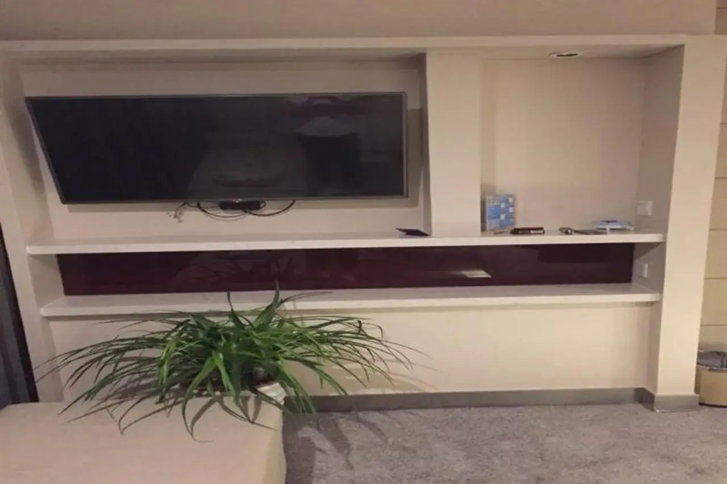 Atour Hotel Jinhua Bayi South Street Subway Station