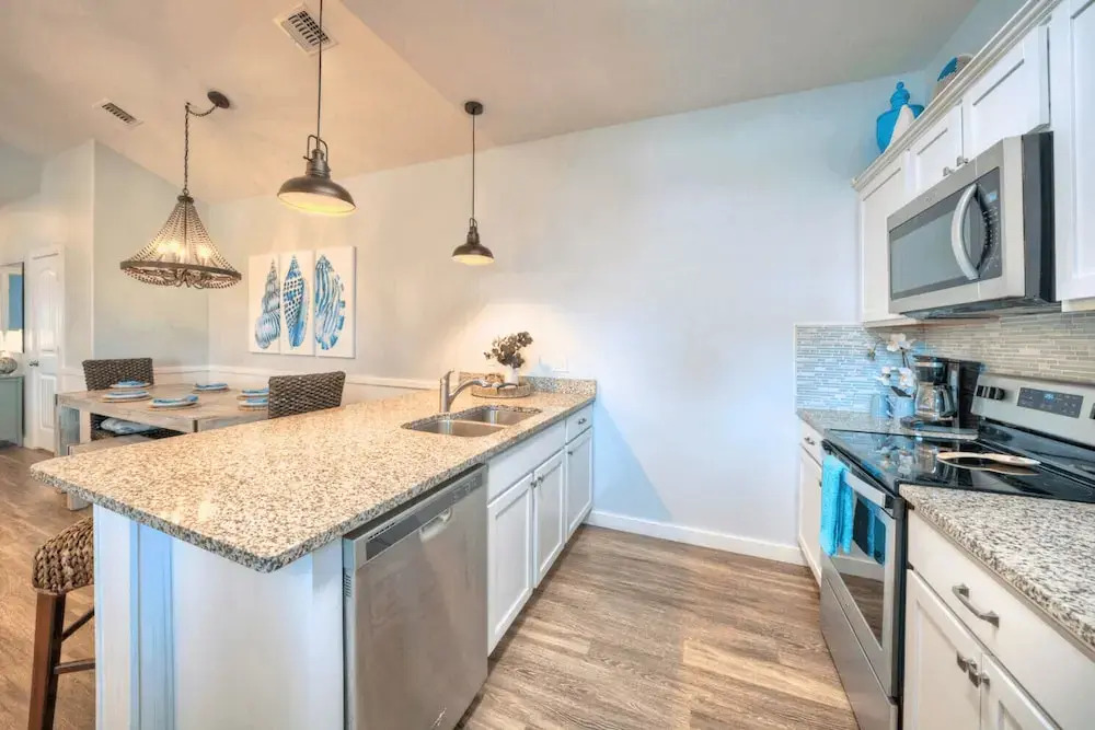 Sleeps 23, 2 Beachside Homes Resort Pool, Walk to the Beach, Balcony + Yard